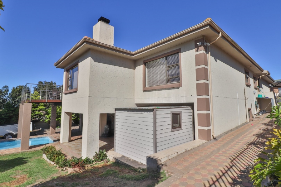 4 Bedroom Property for Sale in Menkenkop Western Cape